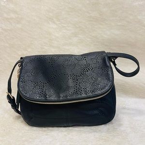LUXURY PEBBLED VEGAN LEATHER SUNDAY CROSSBODY